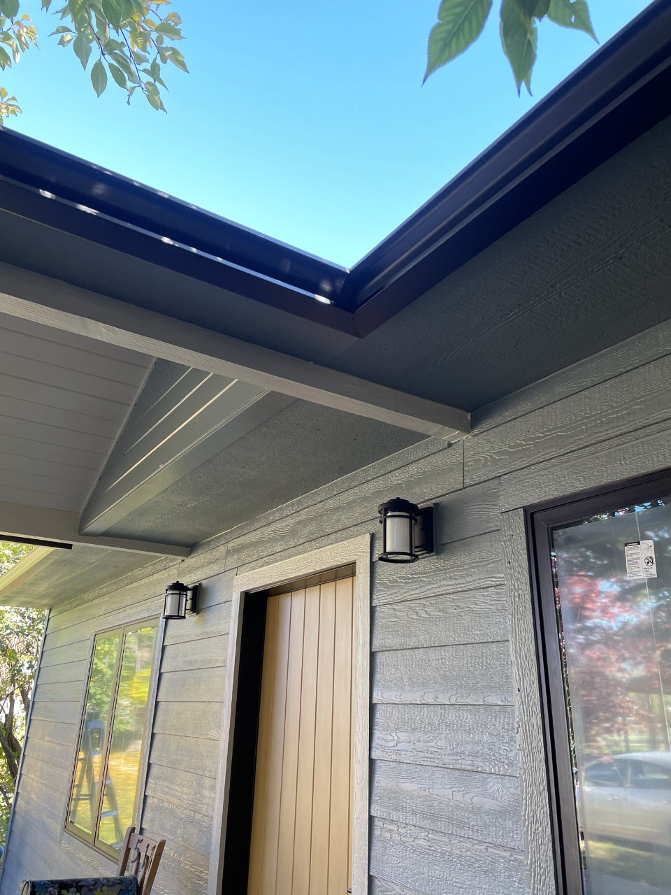 Seamless gutter on building corner