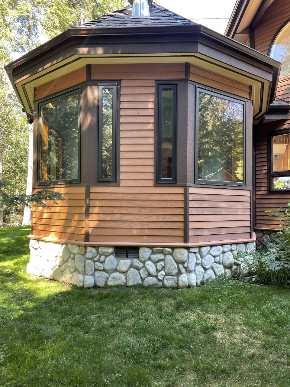 Seamless gutter and roofline detail on home
