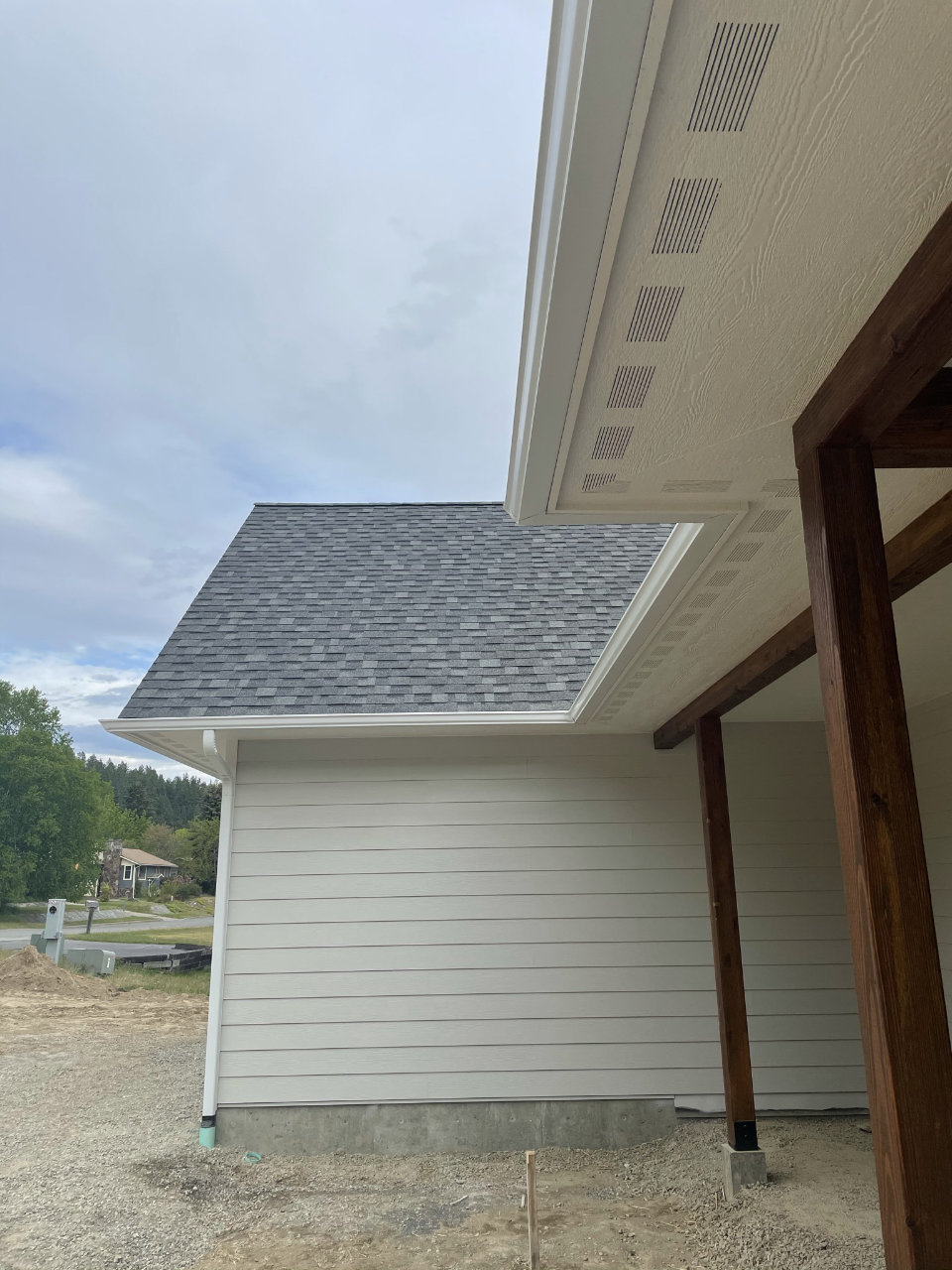 Seamless gutter project on home exterior