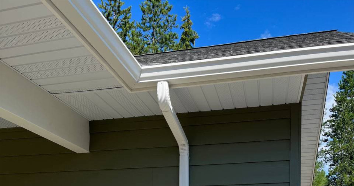 North Idaho home with professional seamless gutters